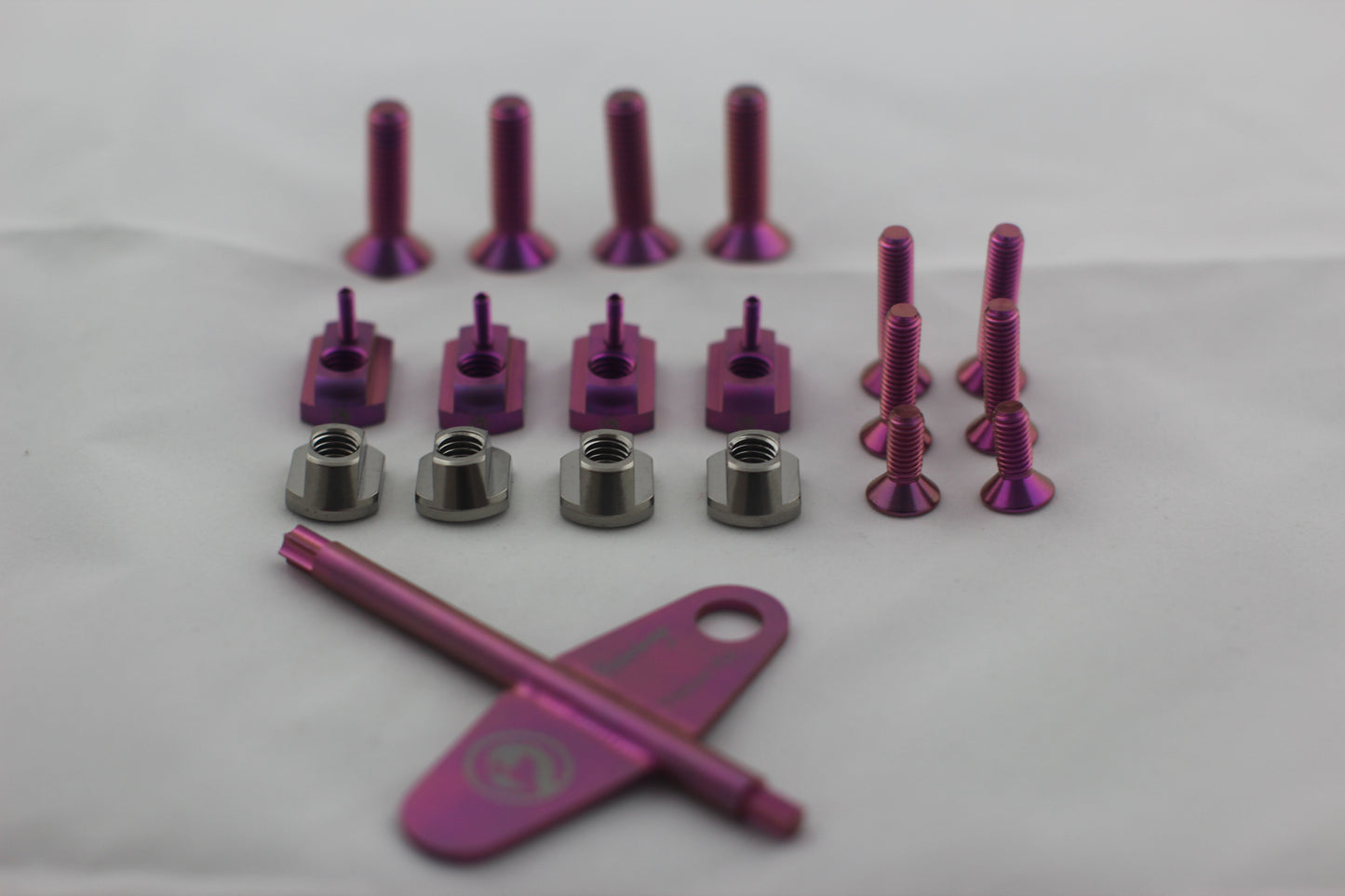 Flamingo screw set and tool